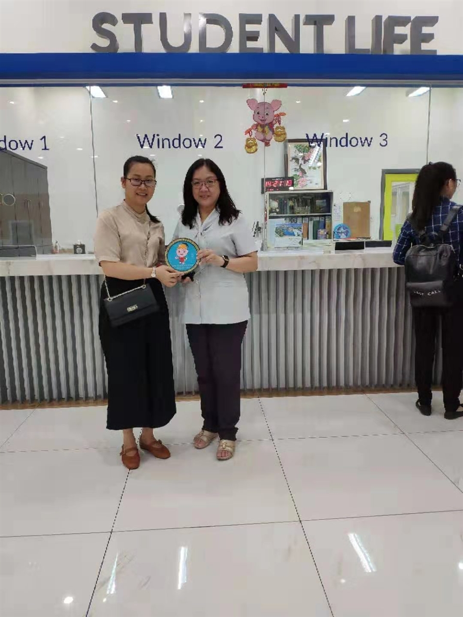 與中正學院的胡惠蓮主任合影 與中正學院的胡惠蓮主任合影